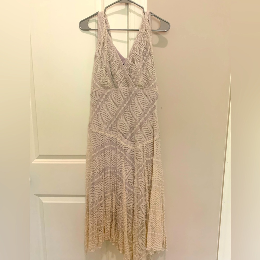 NWT Chris McLaughlin fully lined with lace overlay. Size 14.